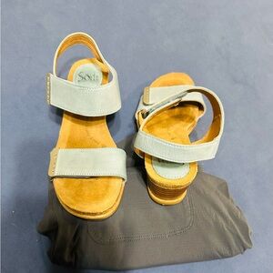 Sofft Kids' Light Blue and Tan Sandals